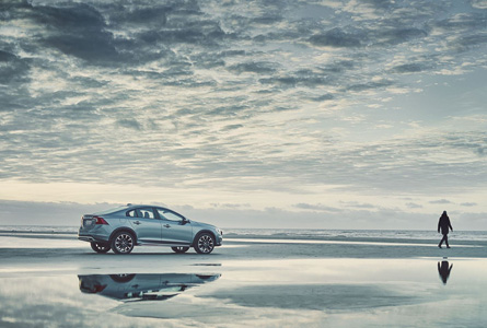 Volvo S60 Cross Country - Уверенность в любых дорожных условиях Volvo S60 Cross Country - Уверенность в любых дорожных условиях